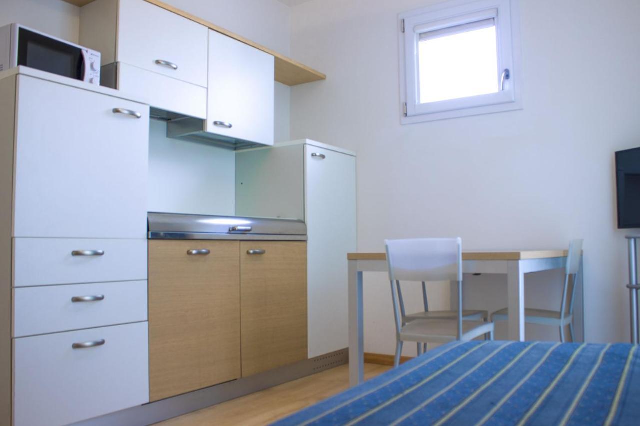 One-Bedroom Apartment Balcony,1599659624:JPEG